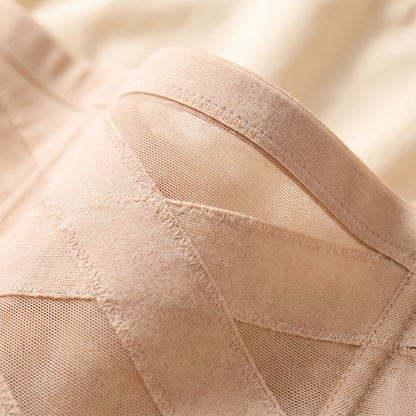Détail du tulle et des bandes croisées de la culotte Culotteo